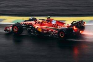Read more about the article What Is DRS in F1 & How It Works